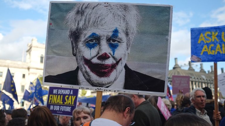 Криза и във Великобритания –  скъпотия, стачки и препълнени болници