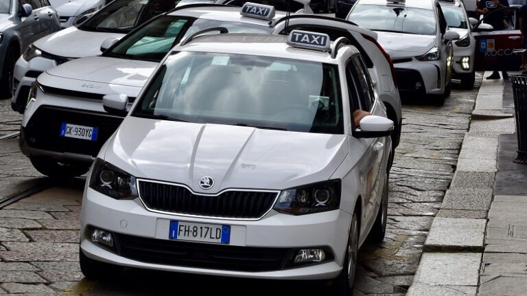 Таксиметровите шофьори в Италия са като българските си колеги. Ето как да не ви измамят