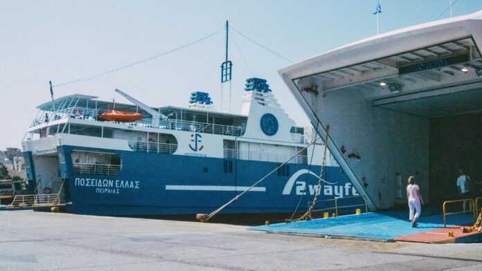 ферибот гърция