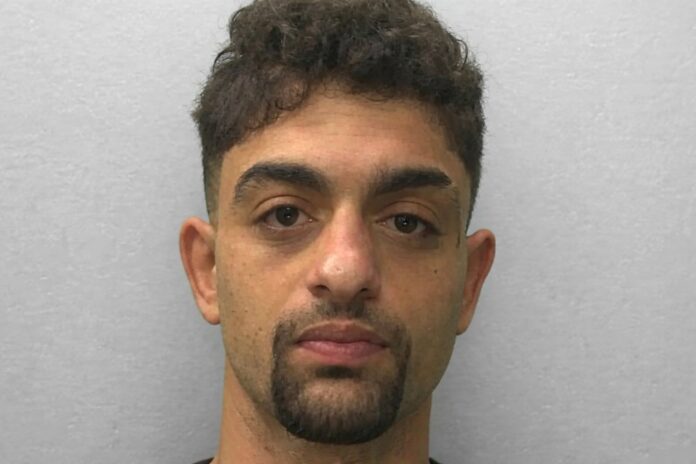 арестуван във великобритания