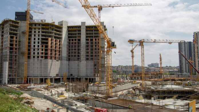 строеж в испания