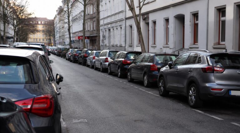 Паркоместата дразнят наемателите в Германия повече от високите наеми